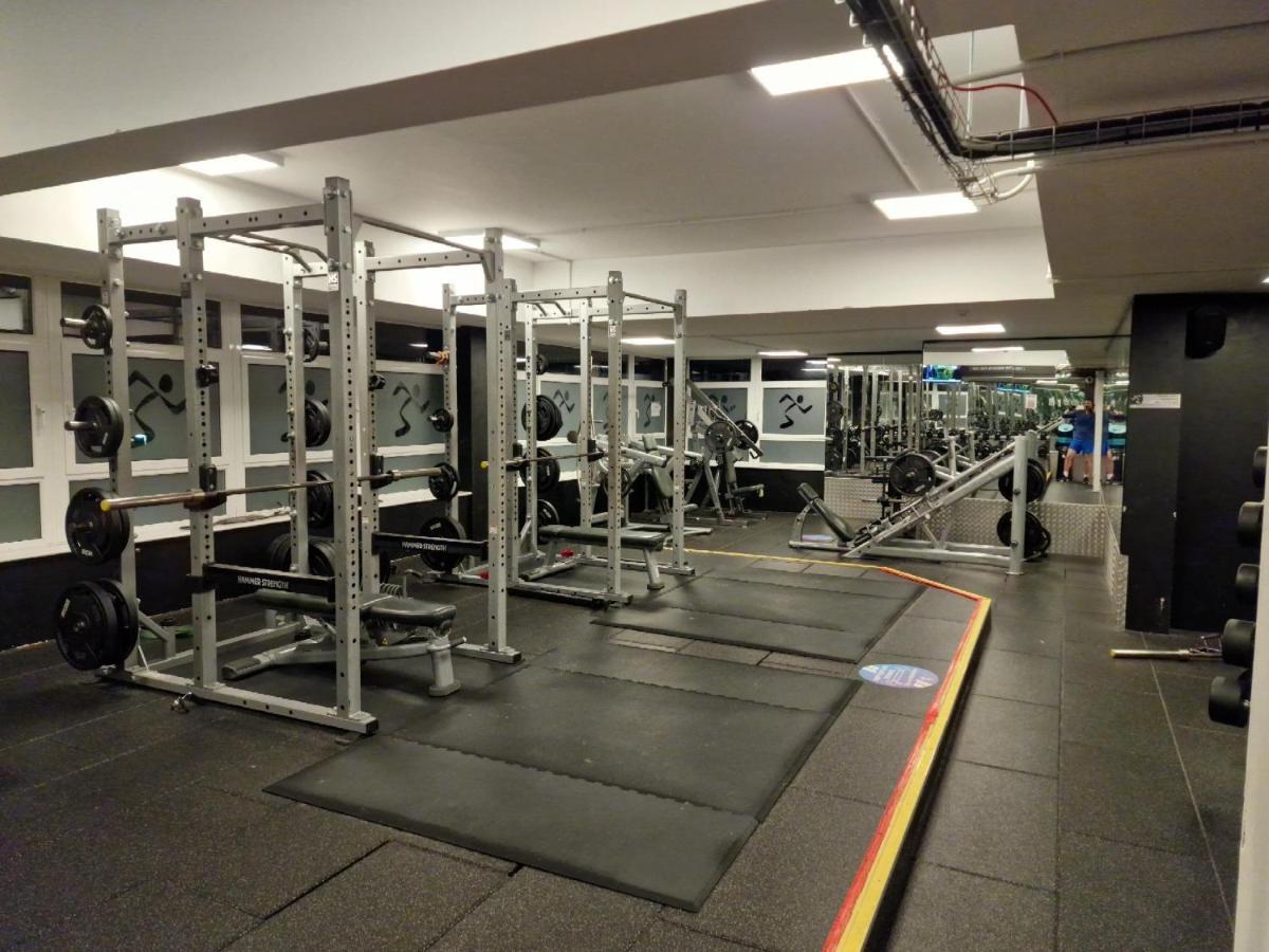 شقة Castle Townhouse Kenilworth - Private Parking - 24 Hr Gym Access - Town Centre المظهر الخارجي الصورة