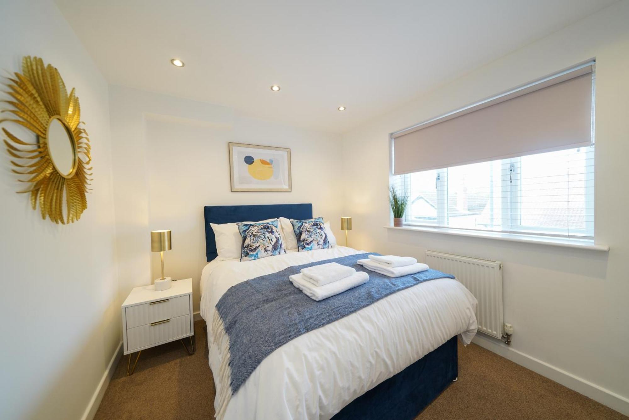 شقة Castle Townhouse Kenilworth - Private Parking - 24 Hr Gym Access - Town Centre الغرفة الصورة