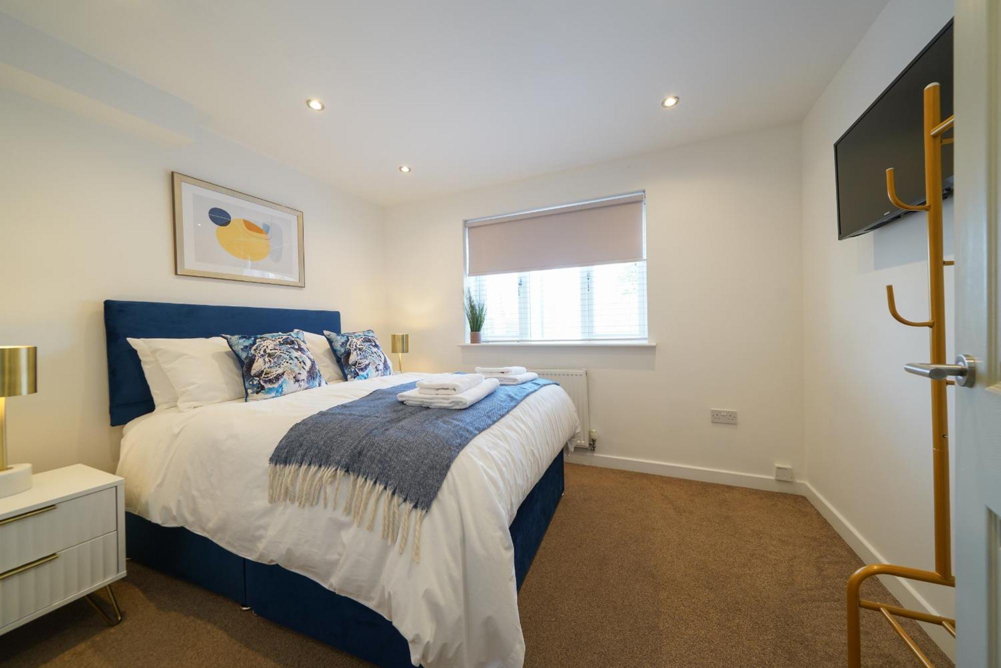 شقة Castle Townhouse Kenilworth - Private Parking - 24 Hr Gym Access - Town Centre الغرفة الصورة