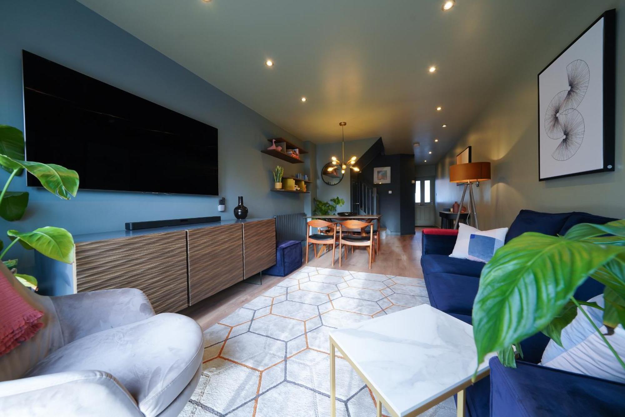 شقة Castle Townhouse Kenilworth - Private Parking - 24 Hr Gym Access - Town Centre الغرفة الصورة